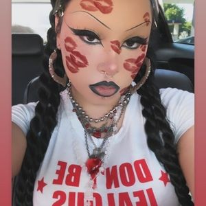 Meet your Posher, Tecaliana